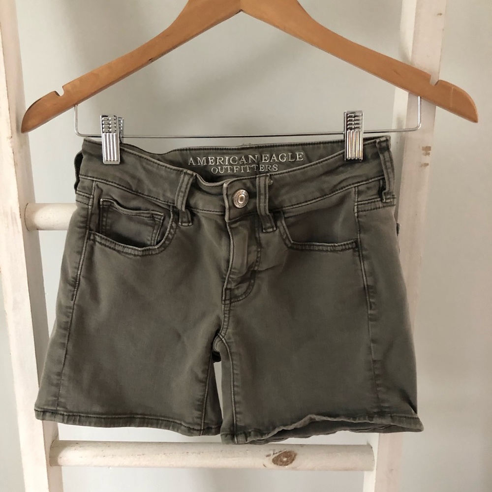 American Eagle Midi Shorts (Green) Size:00
